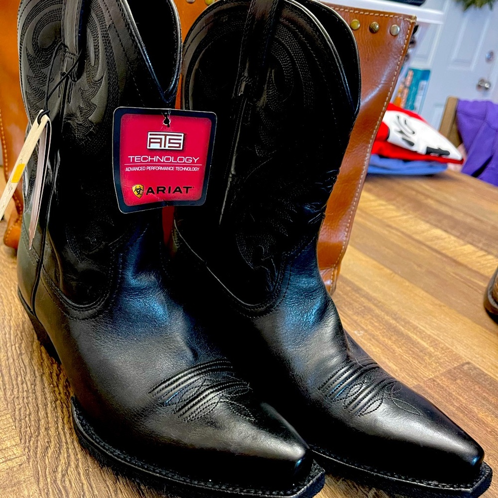 Ariat women’s boots size 7. NWT